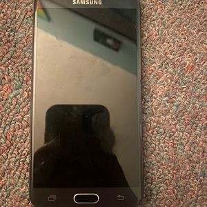 Samsung galaxy. 40 or best offer Works perfect just I don’t have charger to give